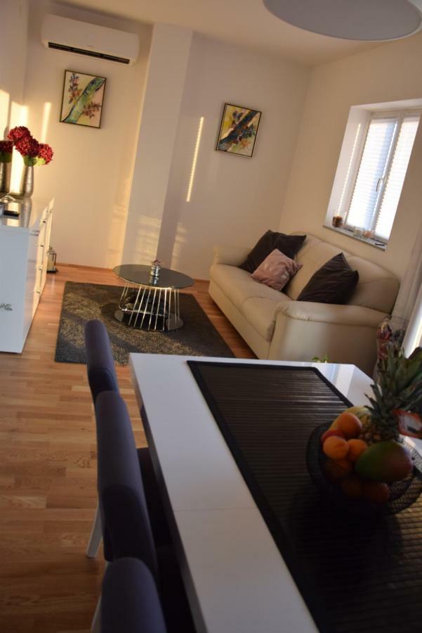 App Lu 5 Apartment Novi Vinodolski Bagian luar foto