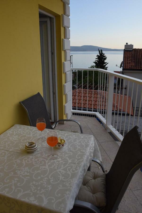 App Lu 5 Apartment Novi Vinodolski Bagian luar foto